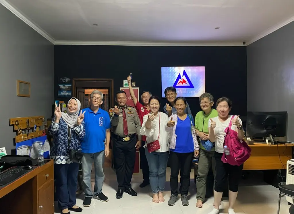 Preview: International group visiting JVTO Bondowoso operations office.